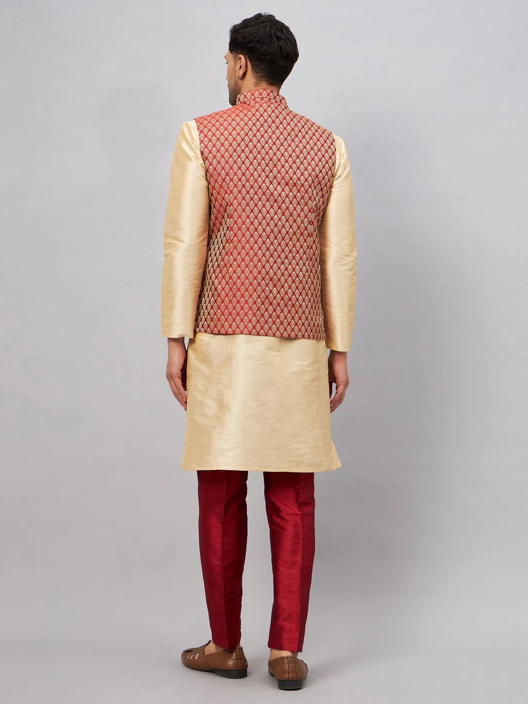 Men's Maroon Silk Blend Ethnic Jacket With Gold Kurta And Maroon Pant Style Pyjama Set - Image 3