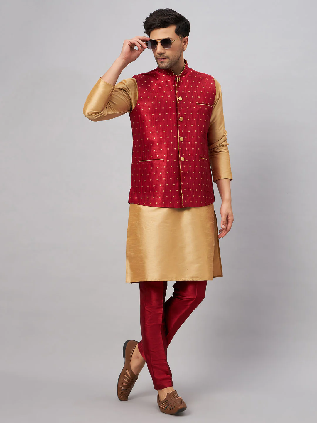 Men's Maroon Zari Weaved Jacket With Kurta Pant Set - Image 2