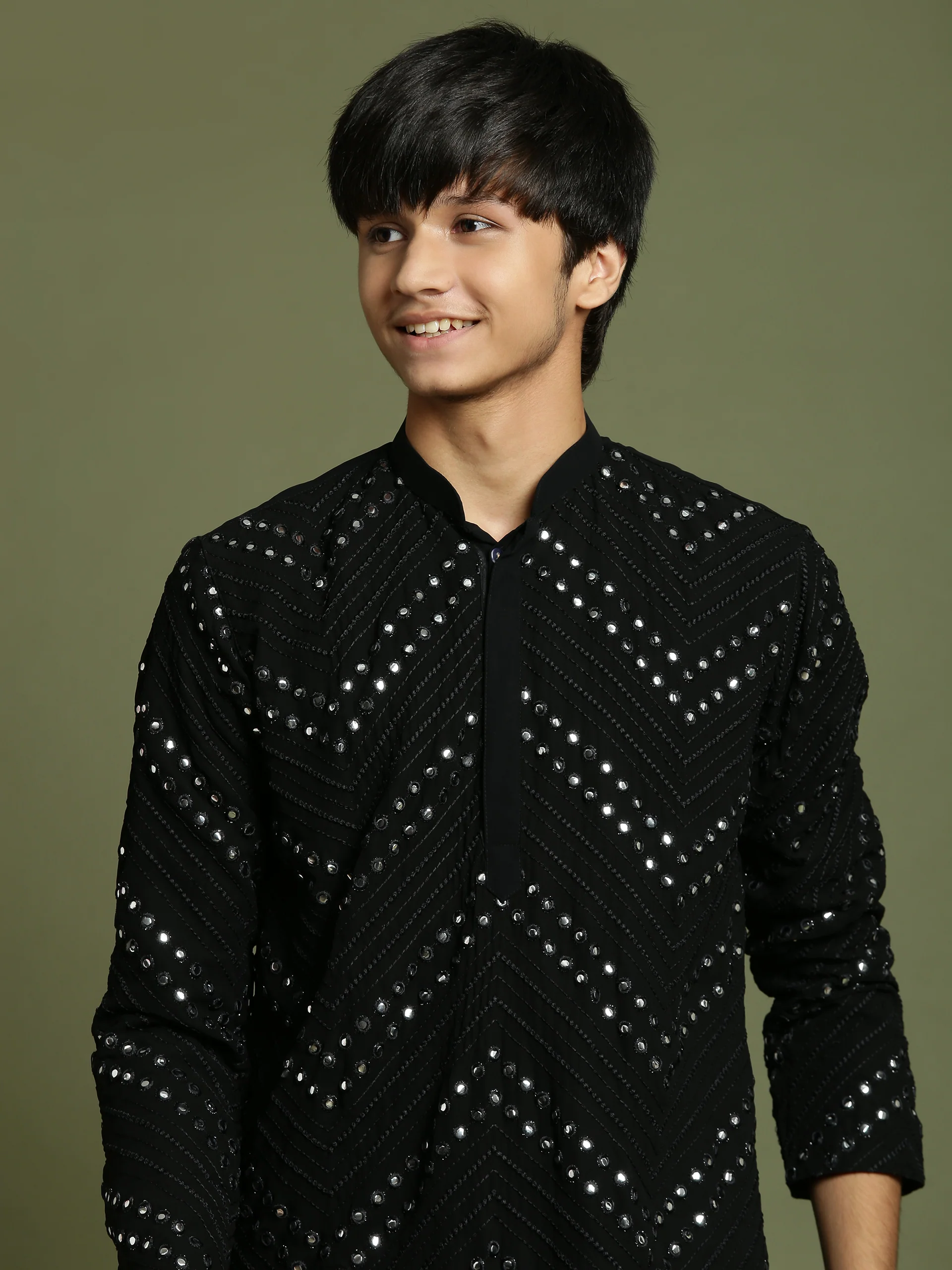 Boy's Black Mirror Work Georgette Kurta And Pyjama Set - Image 4